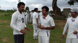 Rakes with the Man of the Match award.  © The CouchExpert