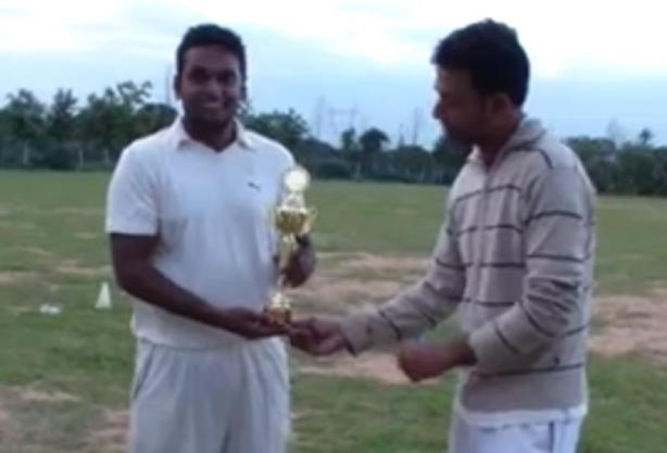 Boltz with the winners trophy. © The CouchExpert