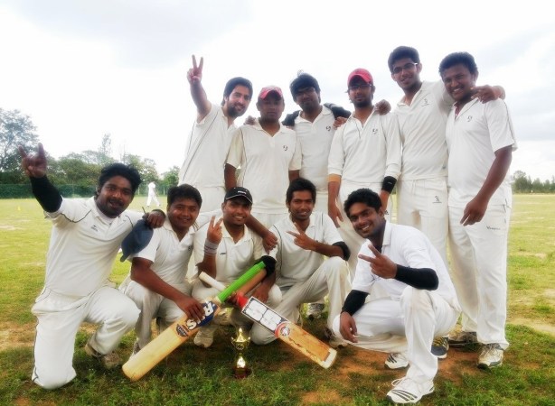 Wowzers with the winners trophy. © The CouchExpert